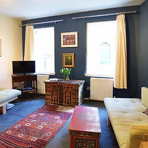Joivy Bohemian Writers Retreat In Old Town Apartment